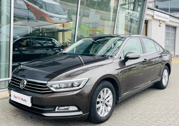 Volkswagen Passat cena 86900 przebieg: 99950, rok produkcji 2018 z Stargard małe 667